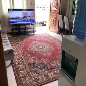 The Mansion - Backpackers Near Airport Apartment Manila