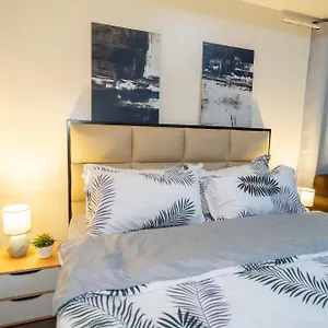 A2j Luxury 2br Bgc Near Sm Aura, Market2x Apartment Manila